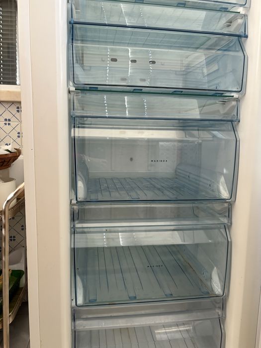 Arca congeladora AEG