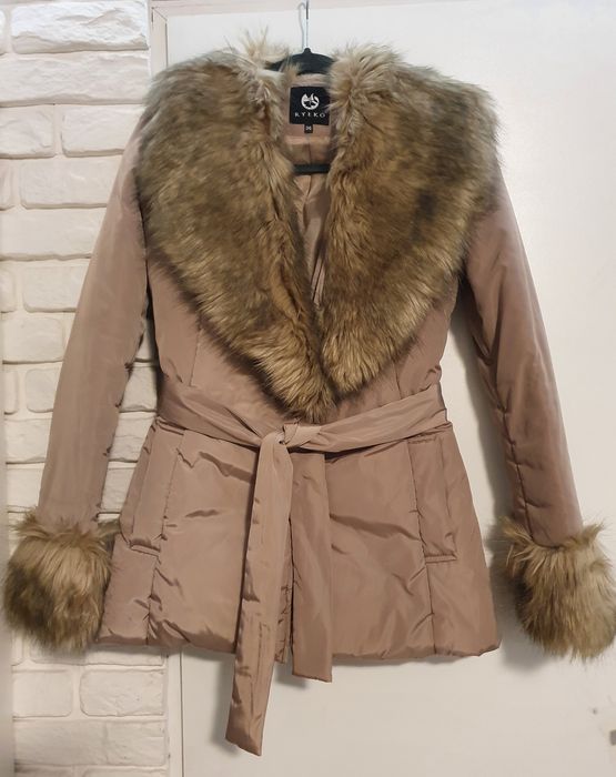 Plaszczyk obszyty futrem Ryłko S 36