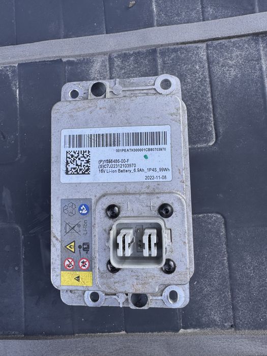 Tesla Model 3 акумулятор 16v вольт