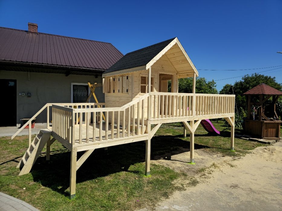 Domek dla dzieci z dużymi tarasami