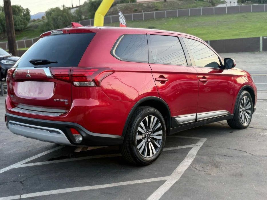 Mitsubishi Outlander SEL      2020