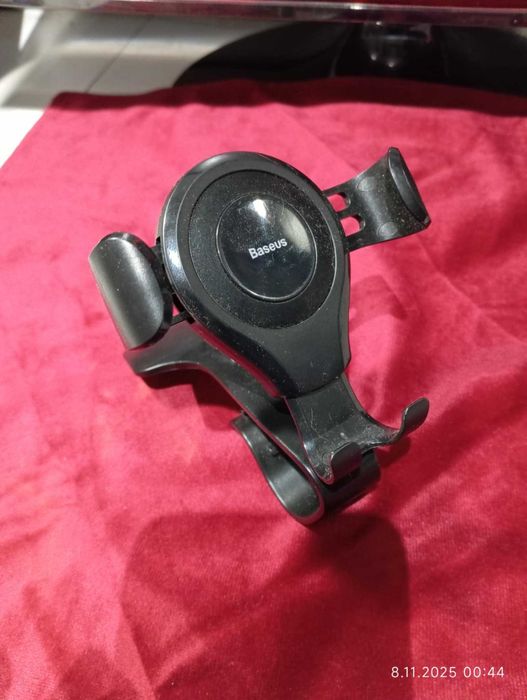 Uchwyt samochodowy na telefon