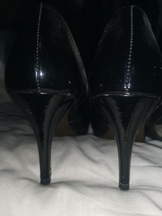 Conjunto de três sapatos em excelente estado.