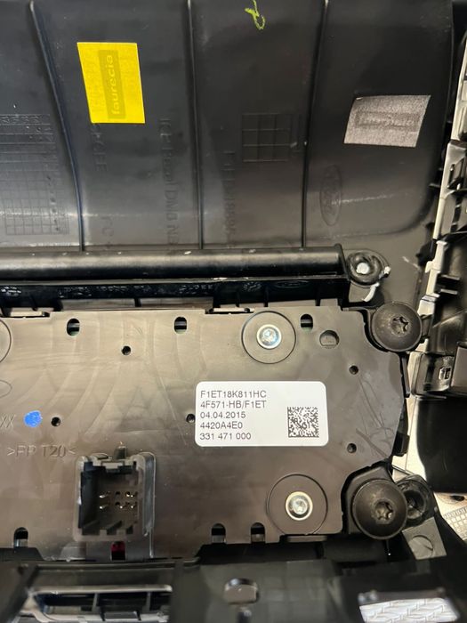 Торпеда магнітофон екран Ford focus 3 рестайл