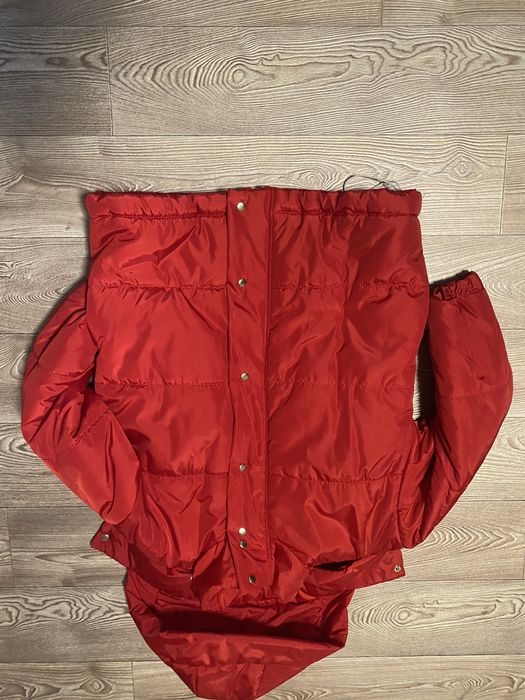 Продам червоний пуховик