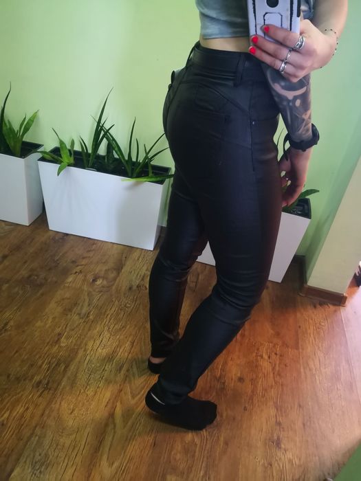 Woskowane czarne spodnie, rurki, 38, M, nowe, z metką, ekoskóra