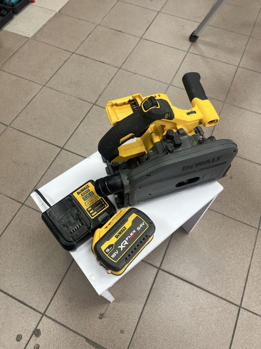 Пила дисковая погружная аккумуляторная DeWALT DCS520NT