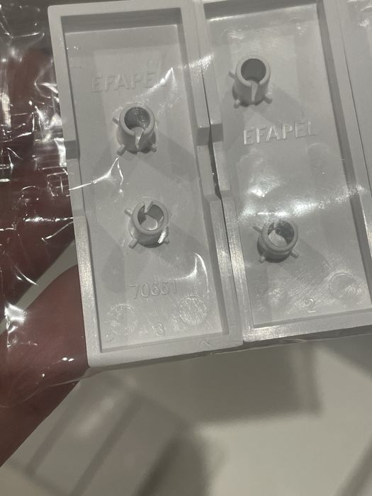 Efapel tecla tripla 70661 TBR, série Sirius70, em branco