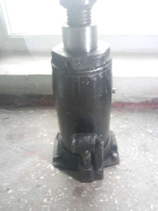 Продаю домкрат-пресс 25тс