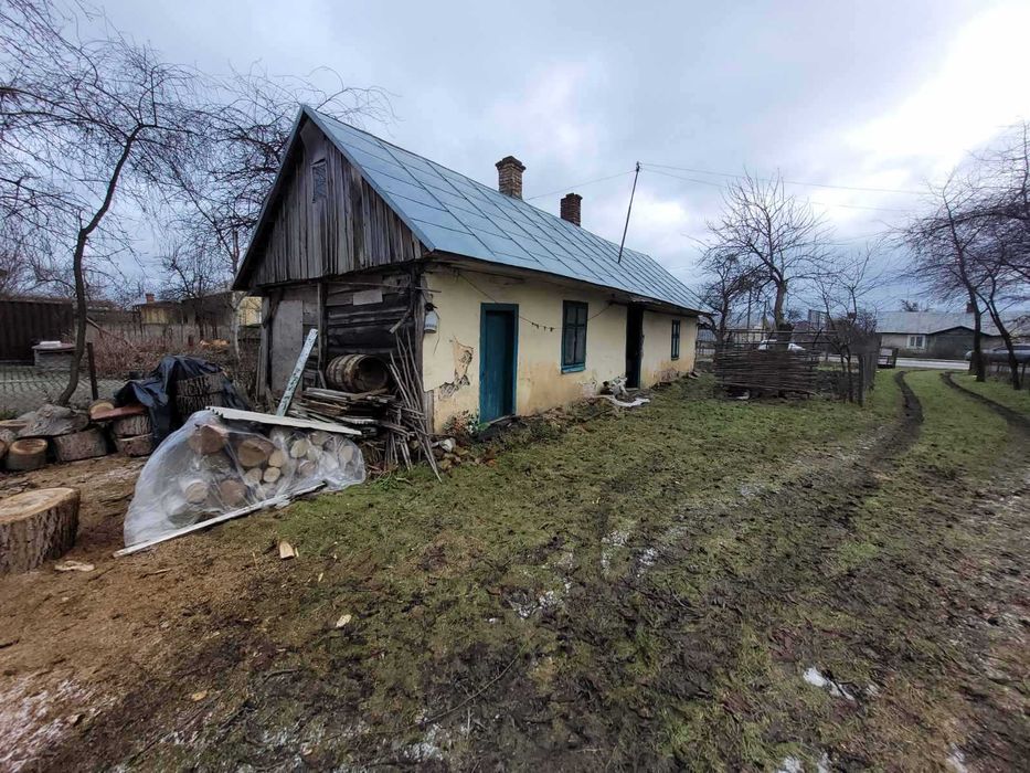 Дерев'яний будинок та земельна ділянка 14 сот. м. Кам'янка-Бузька