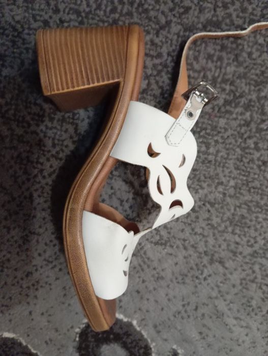 Босоніжки жіночі шкіряні