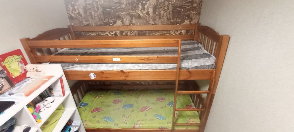 Продам двухярусне ліжко б/у