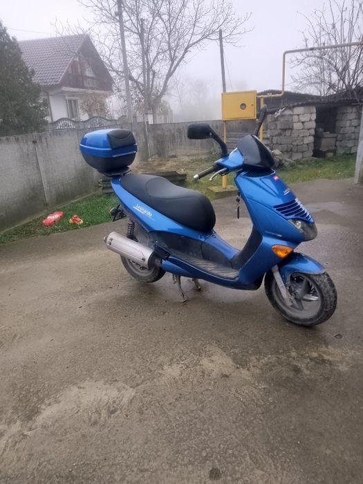 Скутер aprilia leonardo