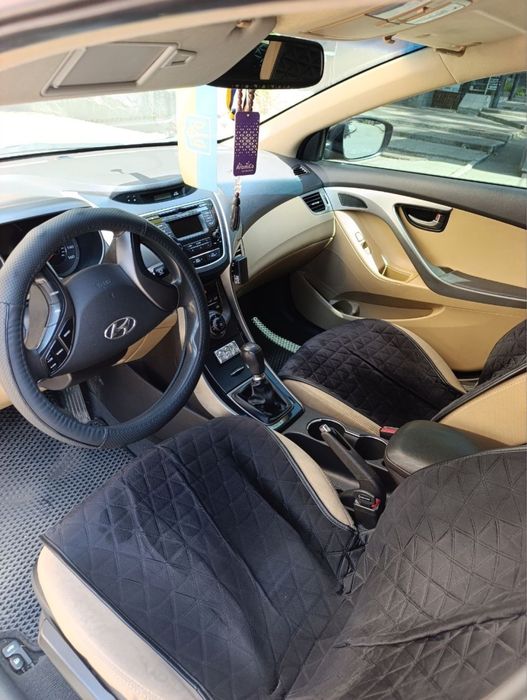 HYUNDAI Elantra