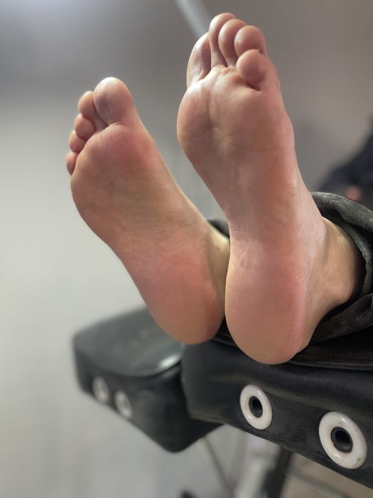 Манікюр, педикюр Павлоград 40 років