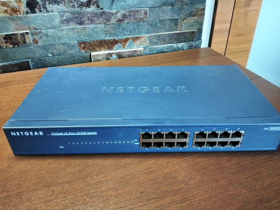 Switch Netgear JFS516 100 Mb/s, 16 portów