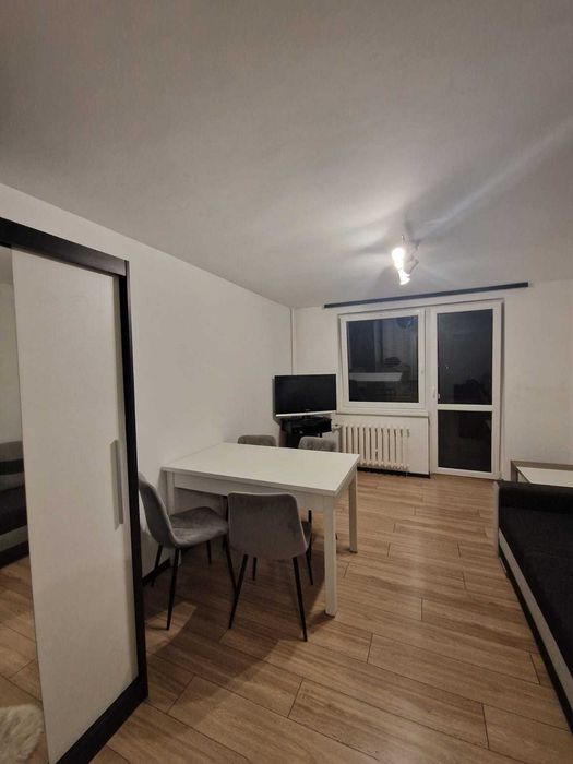Duża kawalerka z kuchnià i balkonem