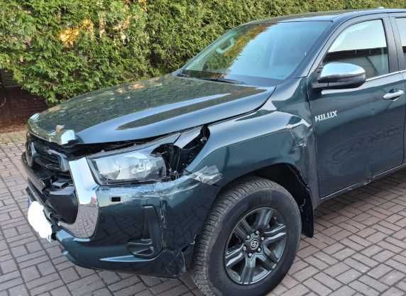 Разборка TOYOTA HILUX  бампер двері дзеркала фари крила Шрот