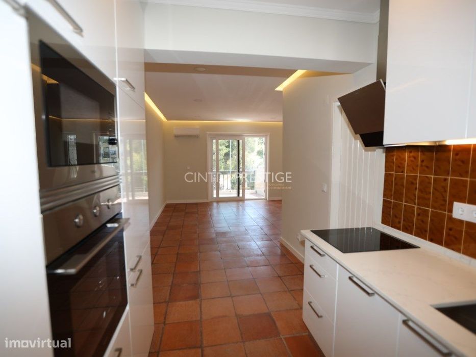 Fully Refurbished 1-Bedroom Apartment for Rent – Monte Estoril...