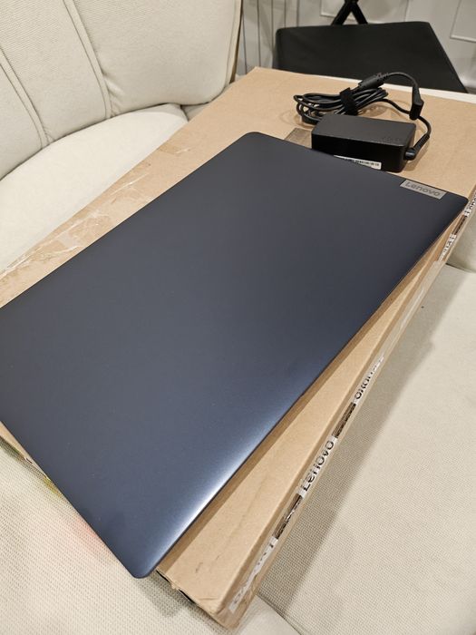 Computador Portátil Lenovo com Windows 11 NOVO