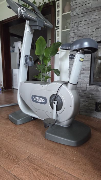 Rower stacjonarny technogym z wyświetlaczem