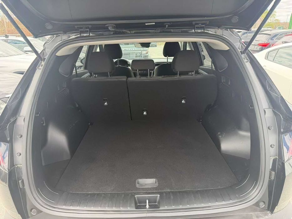 Hyundai Tucson Luxury Hybrid      2022