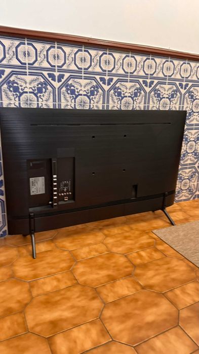 (ATENÇÃO: Leia o anuncio) - TV Samsung 60" (UE60RU7105K) - para peças ou reparação - não da imagem e nem som