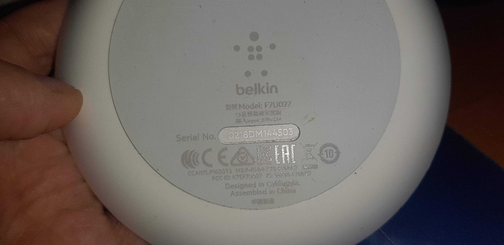 Беспровідна зарядка Belkin F7U027 з блоком живлення в комплекті