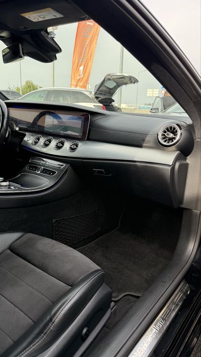 Mercedes-Benz E 220 Coupé AMG - Pack Night