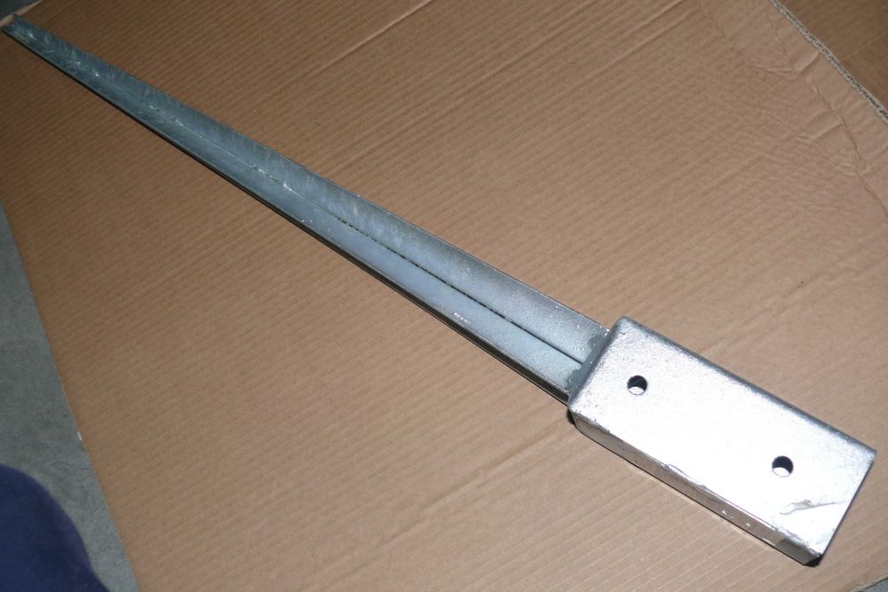 Suportes galvanizados para postes de madeira