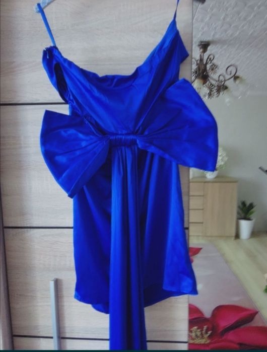 Elegancka sukienka niebieska kokarda tren wesele L