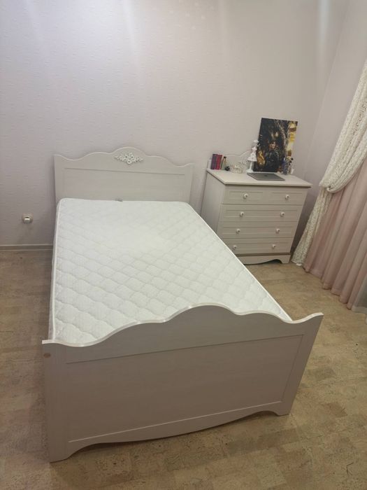 Дитяча кімната для підлітка в дуже гарному стані