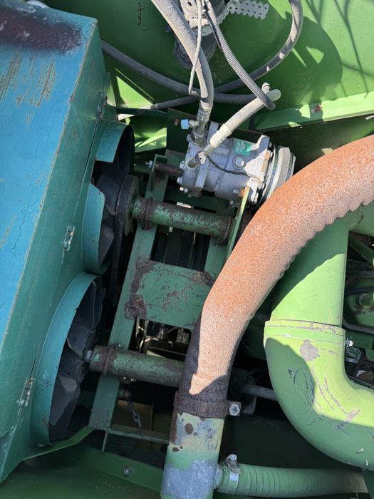Комбайн зерноуборочный John Deere 1065