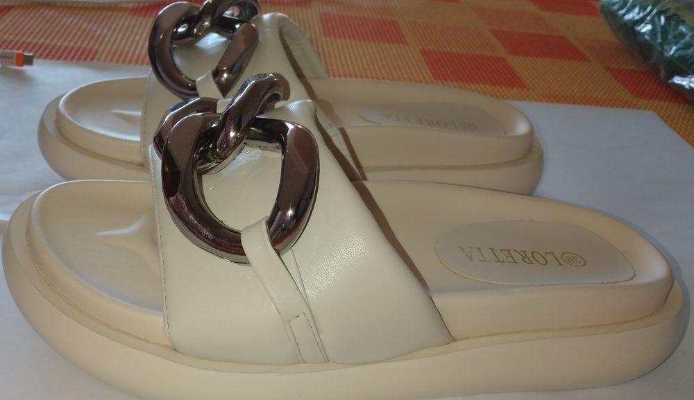 Шлепанці жіночі .39 размер