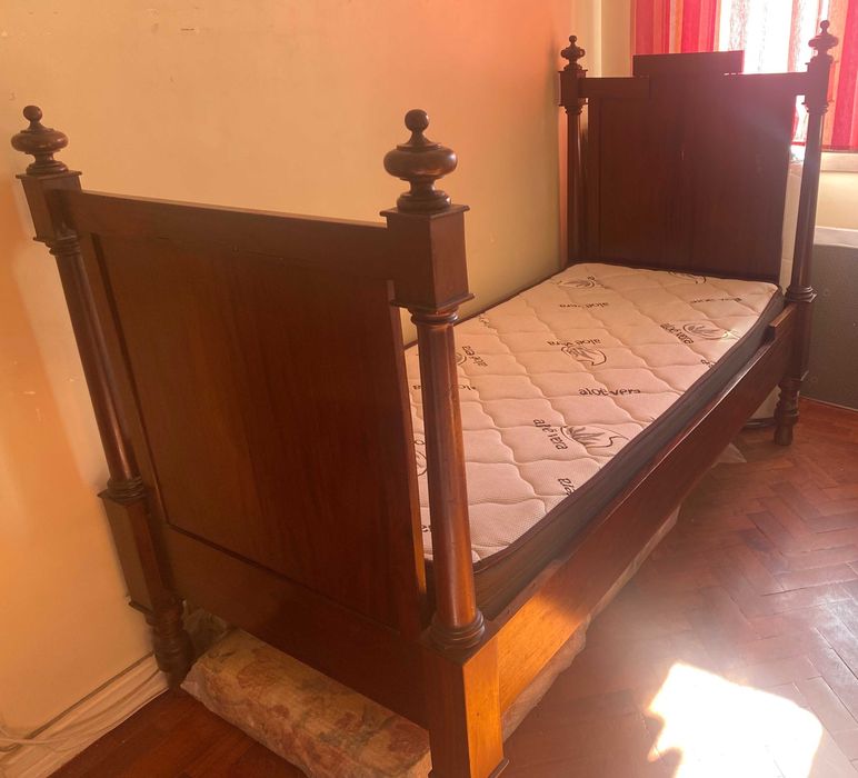 Cama solteiro com colchão