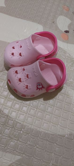 Крокси для дівчинки