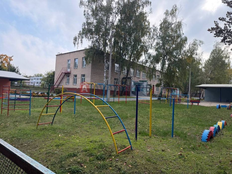 4-х квартира, поряд садочок і школа, є відео-огляд.