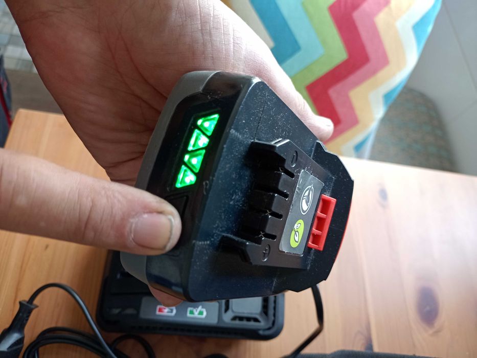 Aparafusadora eléctrica+mala+carregador+2 baterias.Qualidade,durável.