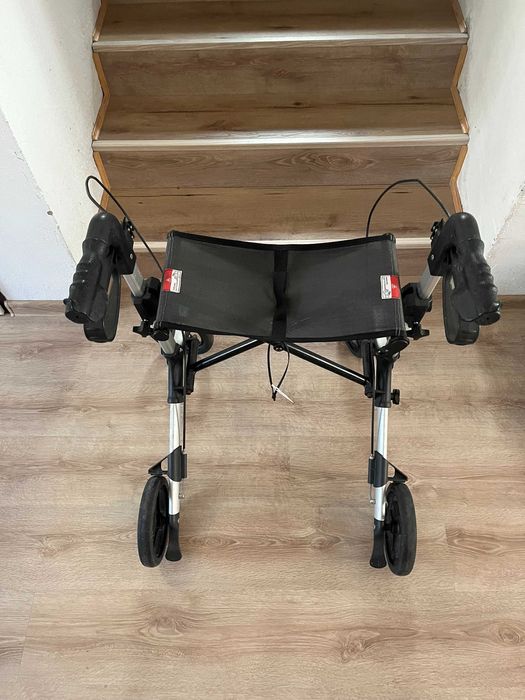 Chodzik dla seniora w dobrym stanie i korzystnej cenie. Zadbany.