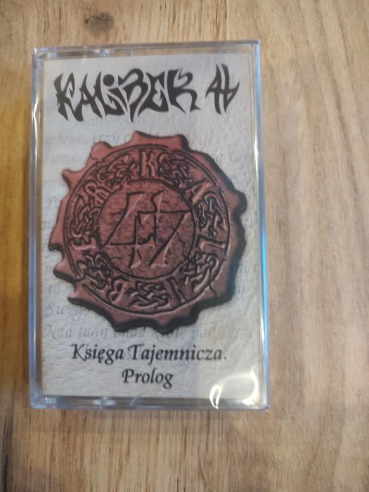 Kaseta Kaliber 44, Księga Tajemnicza. Prolog