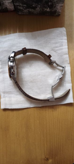 Наручний чоловічій годинник.