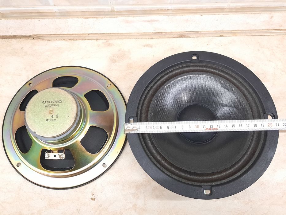 Низкочастотные динамики . 20 см , 8" .