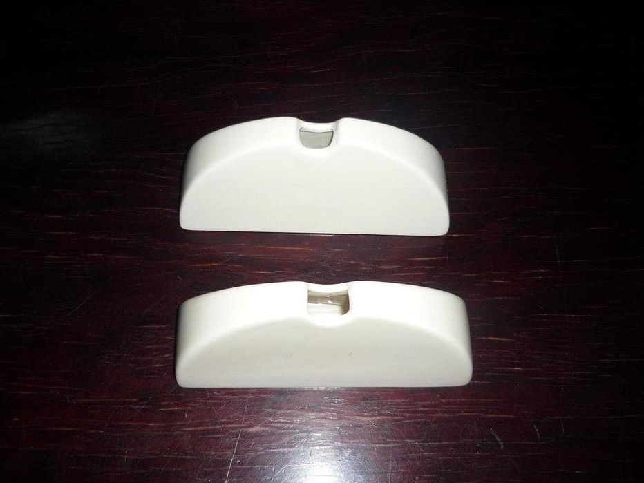 Par de jarras em loiça branca