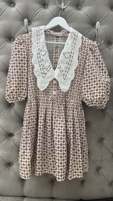 Сукня Maje дуже жіночна