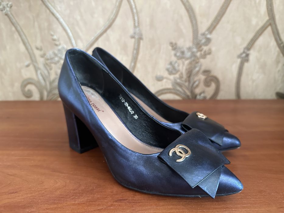 Шкіряні туфлі синій електрик Vitto Rossi