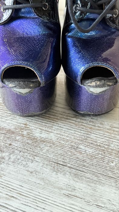 Продам стрипы. Размер 37.5-38 ( двойки)