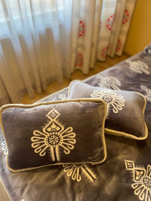 Dwie poduszki (60x40cm) z wełny owczej Merino i polaru