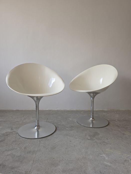 Obrotowe włoskie krzesło jajo kubełkowy fotel Kartell Eros space age mid century modern Philipp Starck italy design