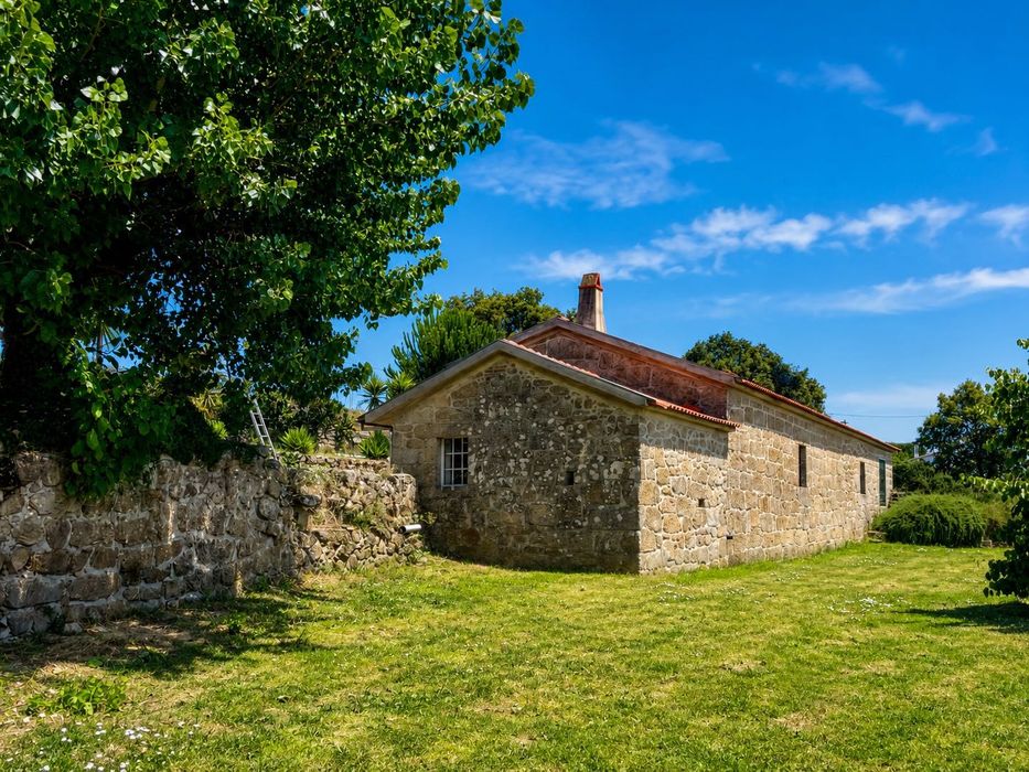 Exceptional Countryhouse Property with Panoramic Mountain Views