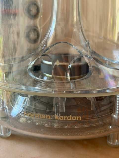 subwoofer transparente de um sistema de alto-falantes Harman Kardon